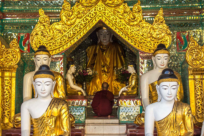 pagode Shwedagon Yangon autel